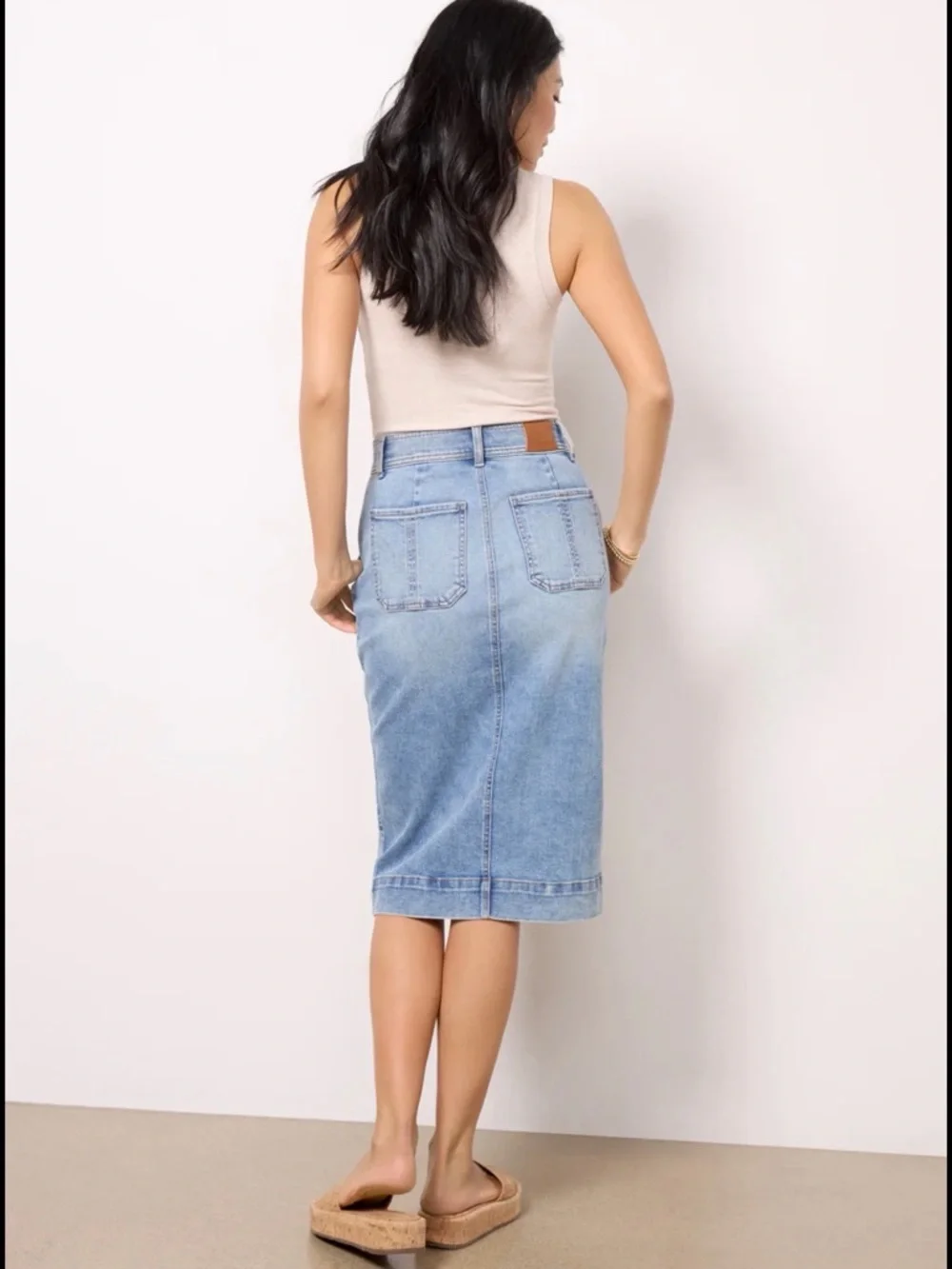Evereve Light Wash Button-Front Denim Midi Skirt - Blue - Picture 2 of 6